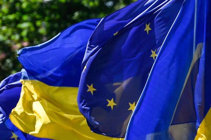Еврокомиссия одобрила выделение первого транша Украине на сумму €500 млн