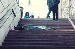 На станції метро «Театральна» в Києві помер чоловік (фото)