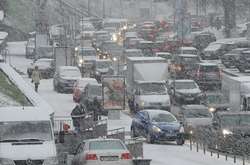 Столичних водіїв закликають пересісти з власних авто на громадський транспорт