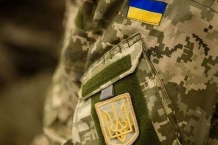 Власти Винницкой области запретили гражданским носить военную форму