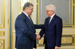  Президент Петро Порошенко прийняв міністра закордонних справ Республіки Польща Яцека Чапутовіча 