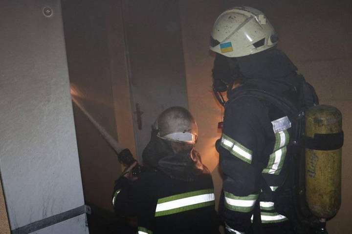 У Києві горів житловий будинок на Печерську: евакуювали 20 осіб
