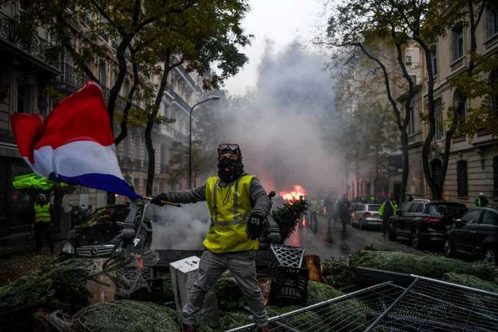 «Бензинові» протести у Парижі: затримано понад 280 демонстрантів