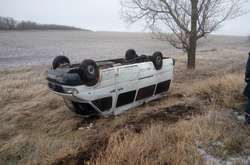 У Запорізькій області маршрутка з людьми перекинулася на дах