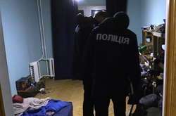 Правоохоронці провели обшук у квартирі, де сталося вбивство