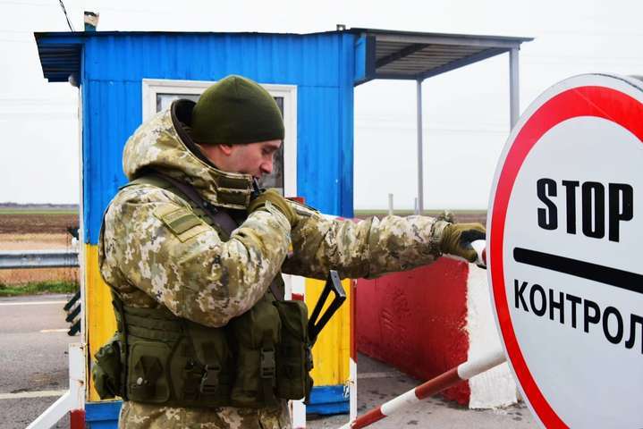 Після введення воєнного стану вдвічі менше росіян хочуть в’їхати в Україну 