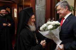 Порошенко хоче разом з предстоятелем автокефальної церкви поїхати за Томосом