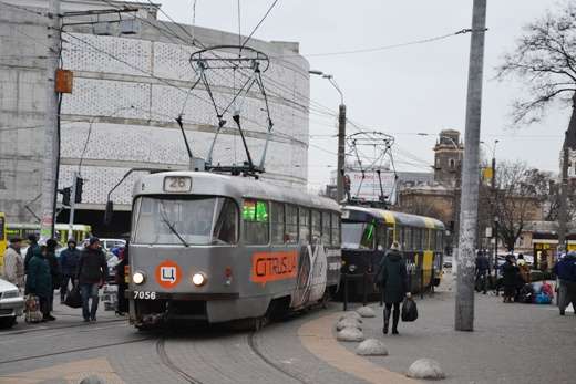 В Одесі на міські маршрути вийшли двоскладові вагони