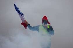 Правительство Франции согласилось отложить повышение налога на топливо