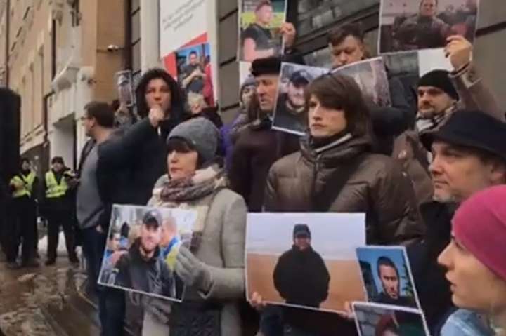 Активісти пікетують посольство Грузії в Києві (відео)