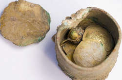 В Израиле нашли средневековые золотые монеты (фото)