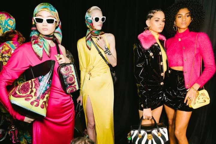 В Нью-Йорке состоялось масштабное шоу Versace Pre-Fall 2019
