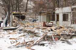 У Голосієві знесли кабак, який незаконно працював ще з 90-х (фото)