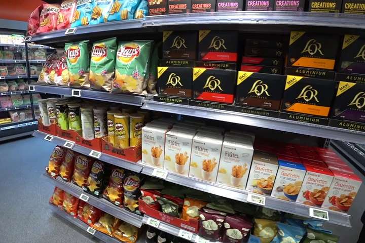 Франція відклала рішення про підвищення цін на продукти харчування
