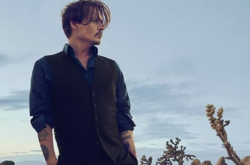 Растративший состояние Джонни Депп пытается продать дом, в котором живет его сестра