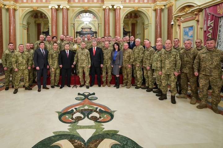 6 грудня відзначається 27-а річниця створення Збройних сил України - Президент нагородив майже 200 військових до Дня Збройних сил України