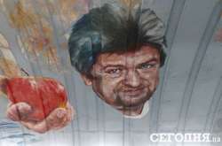 На муралі в київському метро зобразили легендарного добровольця (фото)