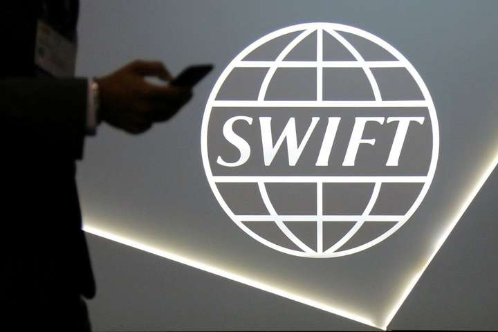 Російські банки можуть відключити від міжнародної системи SWIFT, - Волкер