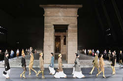 В Метрополитен-музее состоялся показ Chanel Métiers d'Art