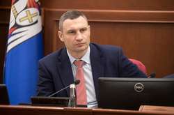 «Компанія-забудовник «Контактбудсервіс» виннна міському бюджету 65 мільйонів гривень за оренду землі. А освоєння ділянки компанія мала розпочати ще до 2008 року», - зауважив Віталій Кличко