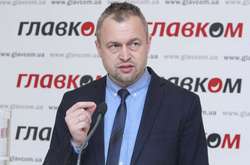  Михайло Самусь, заступник директора Центру дослідження армії, конверсії та роззброєння 
  