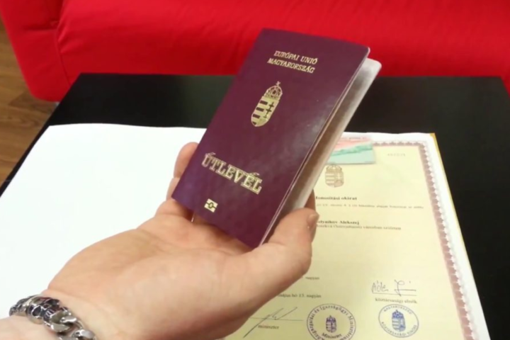 МЗС: Угорщина припинила роздавати паспорти у своїх консульствах в Україні 