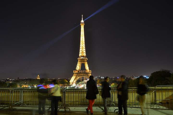 У Парижі закриють Ейфелеву вежу через протести «жовтих жилетів»
