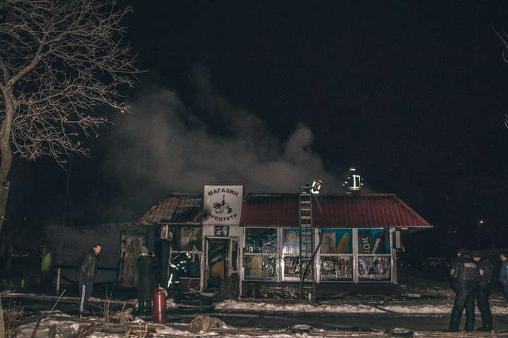 Невідомі підпалили продуктовий магазин на Березняках