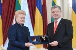 Порошенко вручив Грібаускайте орден Свободи