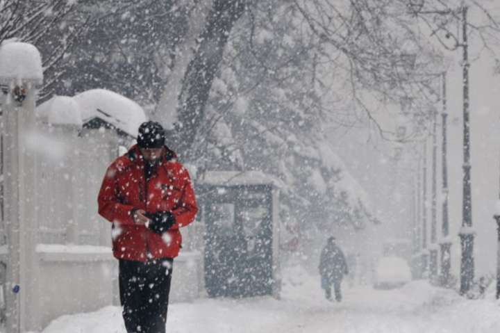 Погода в Україні на суботу: снігопади і ожеледиця