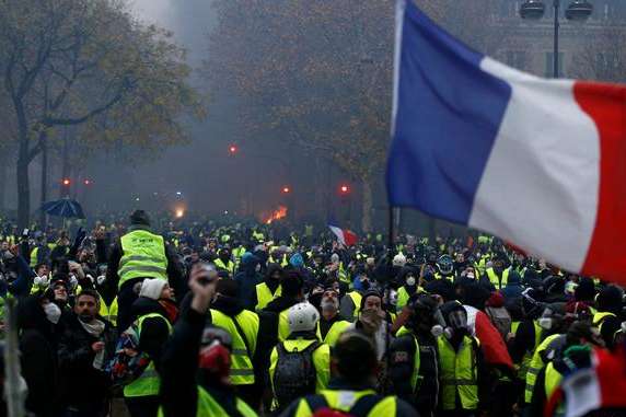 Протести у Франції тривають: МВС готує на суботу 90 тисяч поліцейських