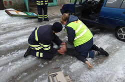 З чоловіком проводилися реанімаційні заходи фельдшером-рятувальником