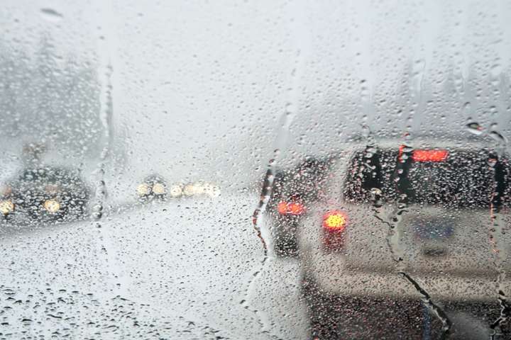 Столичних водіїв попереджають про погіршення погодних умов на вихідних