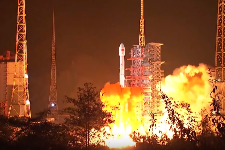 Китай запустив перший в історії зонд на темну сторону Місяця
