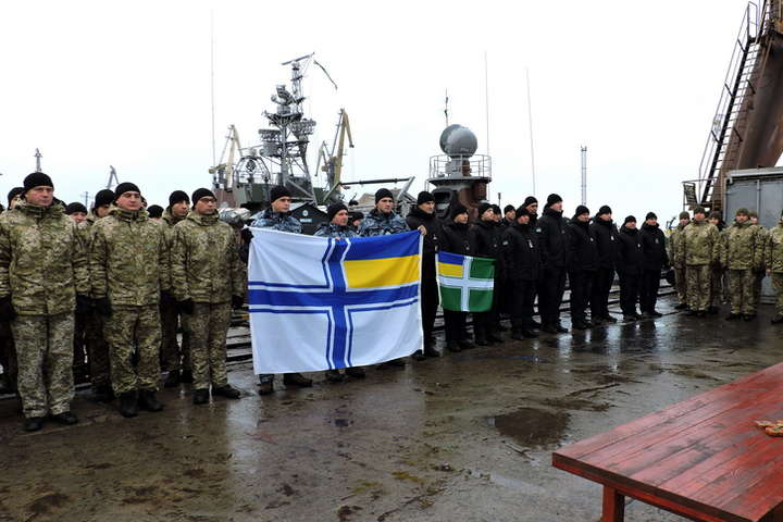 Військові в Маріуполі підтримали полонених українських моряків