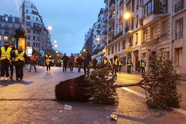 Протести у Франції: кількість затриманих зросла до майже тисячі осіб