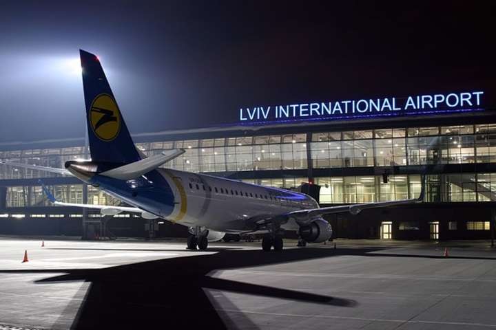 У Львові через «замінування» аеропорту евакуювали 300 пасажирів