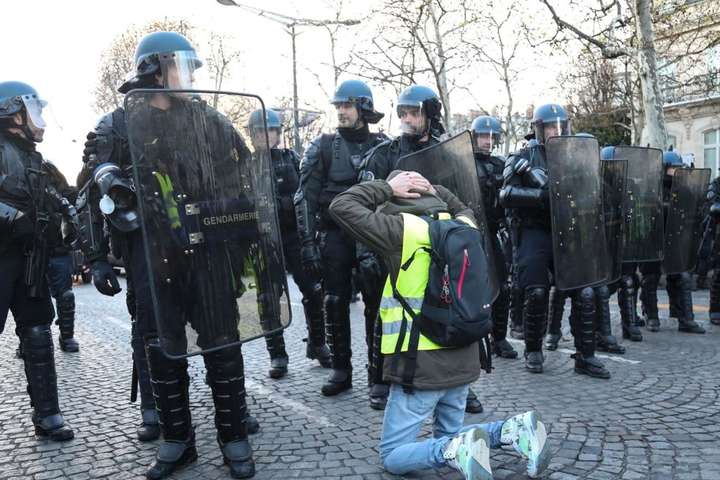 Протест «жовтих жилетів» у Парижі: кількість затриманих перевищила півтори тисячі