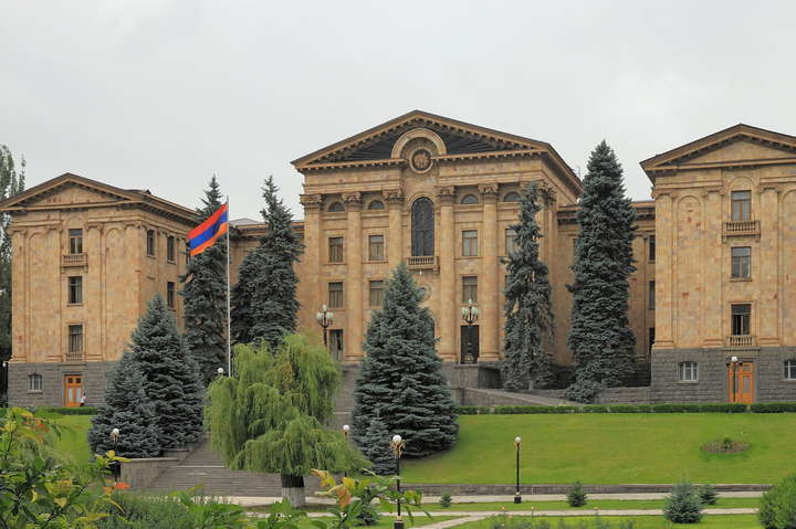 У Вірменії проходять дострокові парламентські вибори