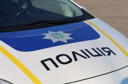 Поліцейські, які знаходились у автомобілях, серйозних травм не отримали