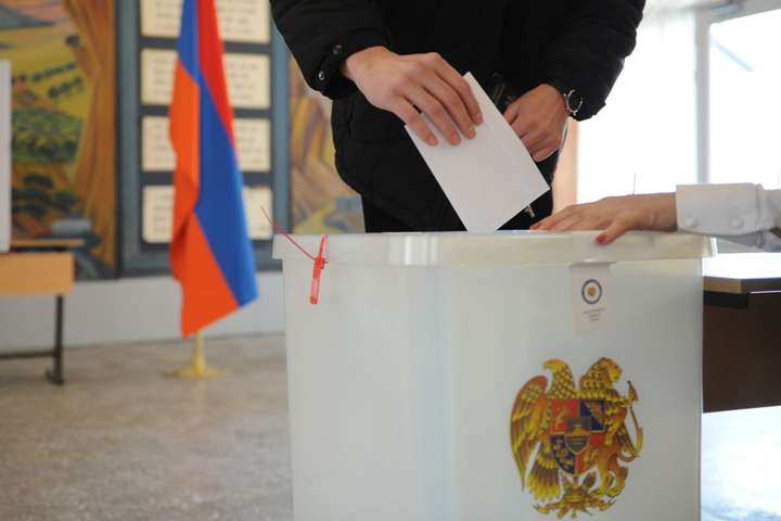 З'явилися перші результати дострокових виборів у Вірменії