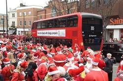 Багато алкоголю та хаосу. Як у Лондоні влаштували різдвяний променад нічними клубами