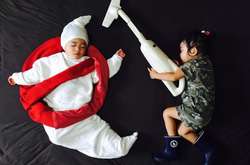 Японка фотографирует своих спящих детей в образах спортсменов, киногероев и животных