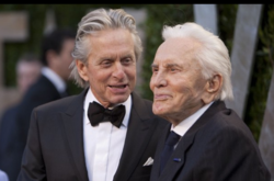 Последний актер из «золотой эры» Голливуда: Кирк Дуглас отметил 102-летие