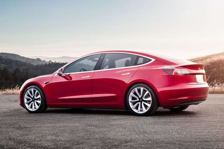 Tesla model 3 вместе с доставкой в Украину обойдется в €48,6 тыс.