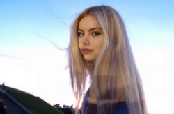 Звезда сериала «Школа» поделилась соблазнительным фото и поговорила о любви