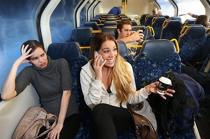 Вінничанин пропонує заборонити розмови по телефону у громадському транспорті