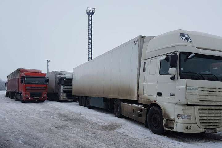 В’їзд вантажівок у Київ буде обмежено через снігопад