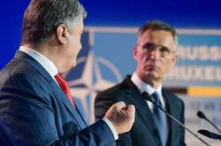 Порошенко і Столтенберг проведуть зустріч у штаб-квартирі НАТО