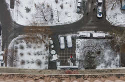 У Києві молодий чоловік вистрибнув із 14 поверху (фото, відео)